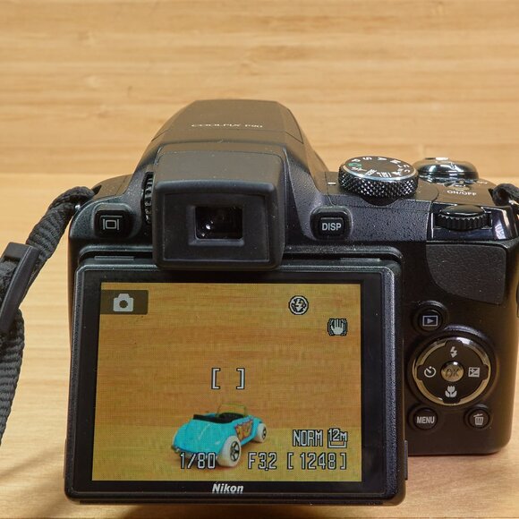 Nikon Coolpix P90 Digital Camera / 12.1 MP / 24x Optical Zoom / Black - Picture 4 of 7